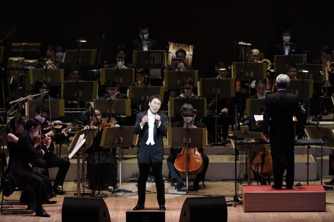 五木ひろしが50周年記念シンフォニックコンサートで歌う