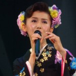 小桜舞子が地元でデビュー20周年のコンサート「とても幸せ」