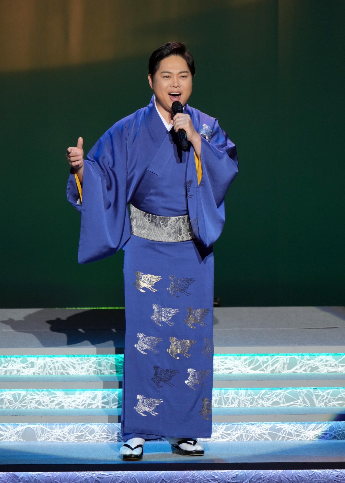 三山ひろし デビュー記念日に歌の宝石箱を届ける オトカゼ 音楽の風