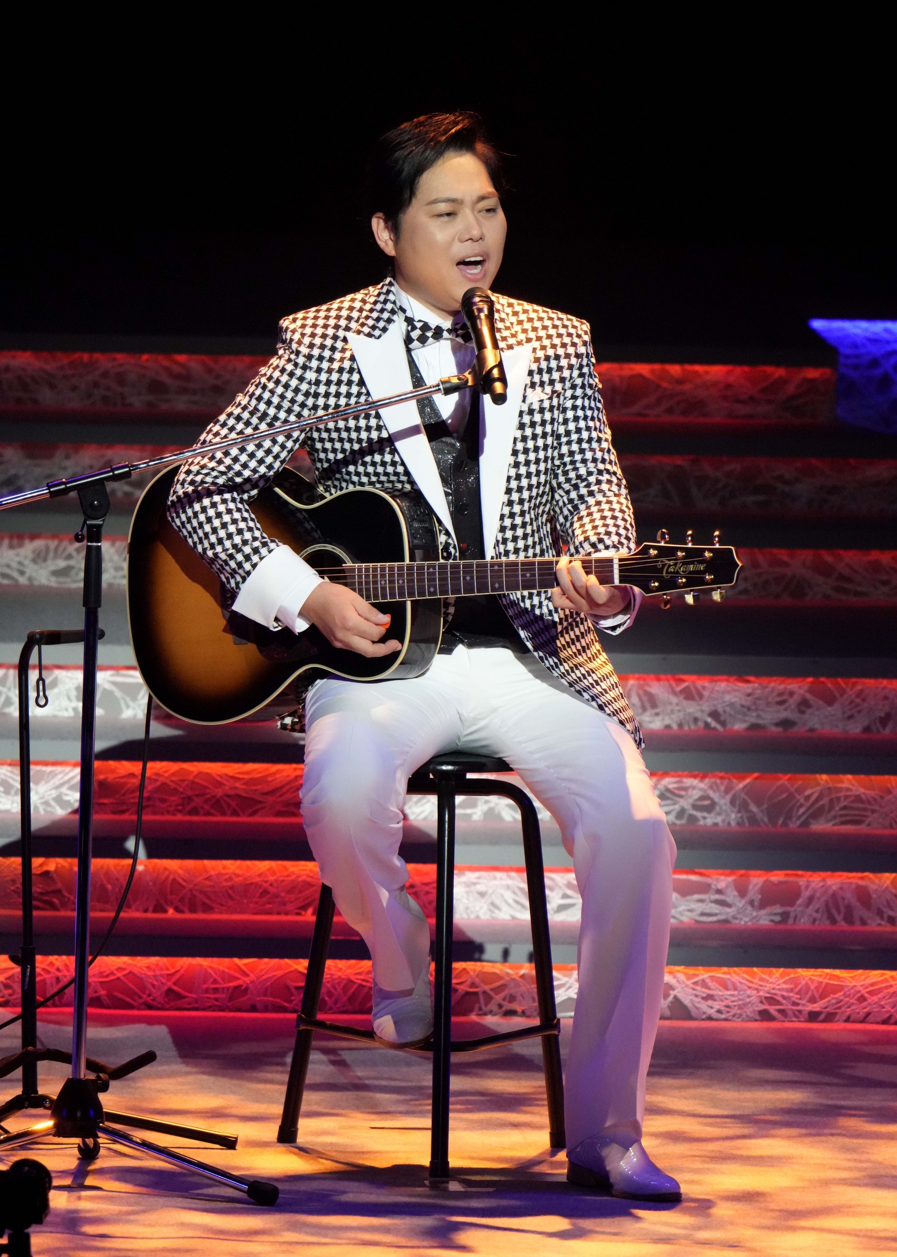 三山ひろし デビュー記念日に歌の宝石箱を届ける オトカゼ 音楽の風