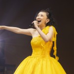 高橋由美子が思い出の地、日本青年館で30周年記念コンサートを開催。ヒット曲や新曲「風神雷神ガール」など全16曲を熱唱