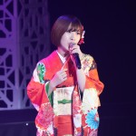 岩佐美咲が10年の歩み。10周年記念コンサートで全シングル曲やギターの弾き語り、そして新曲「アキラ」を初披露！