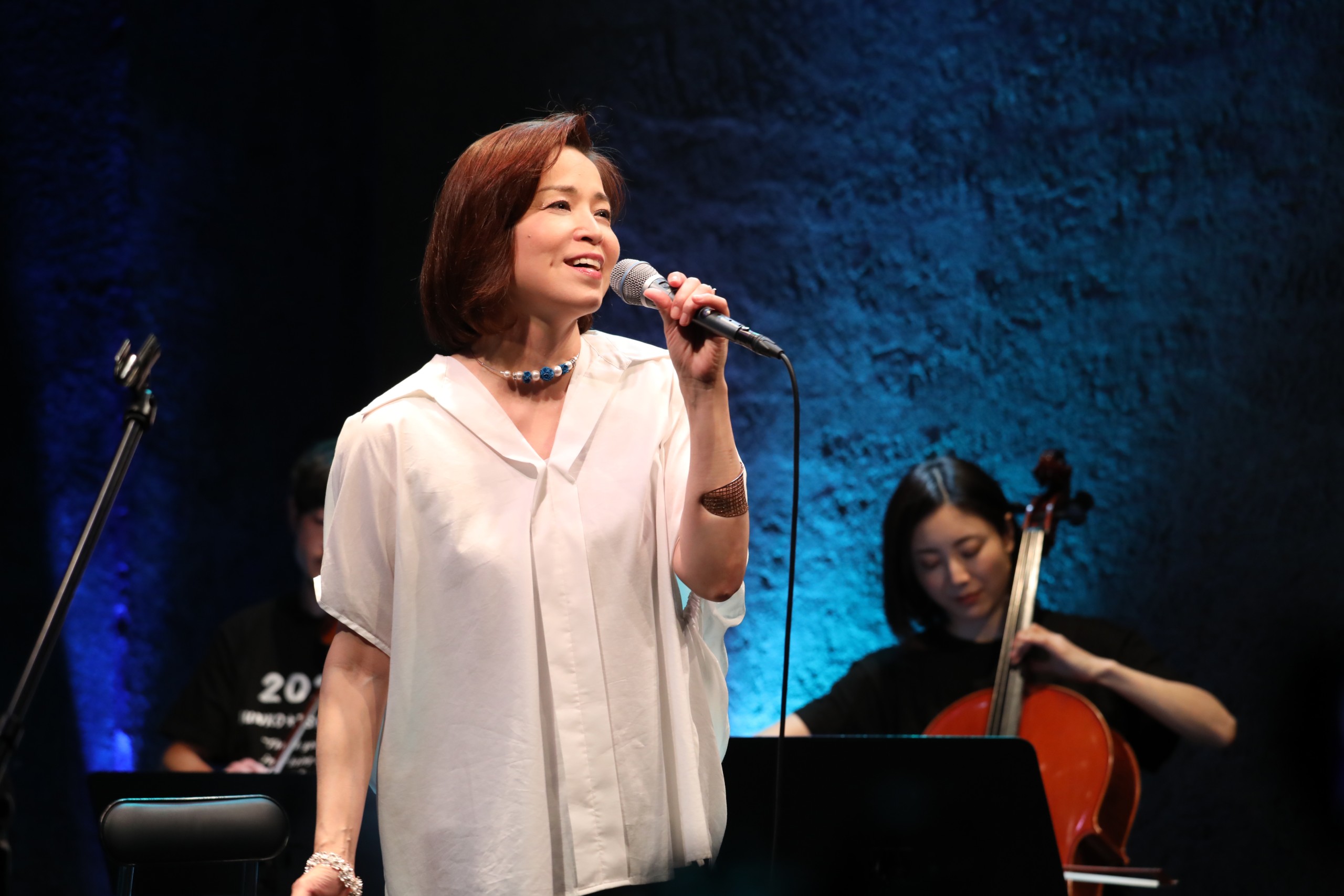 ⽯原詢⼦がアコースティック・カバーライブで、時代を飾ったフォーク