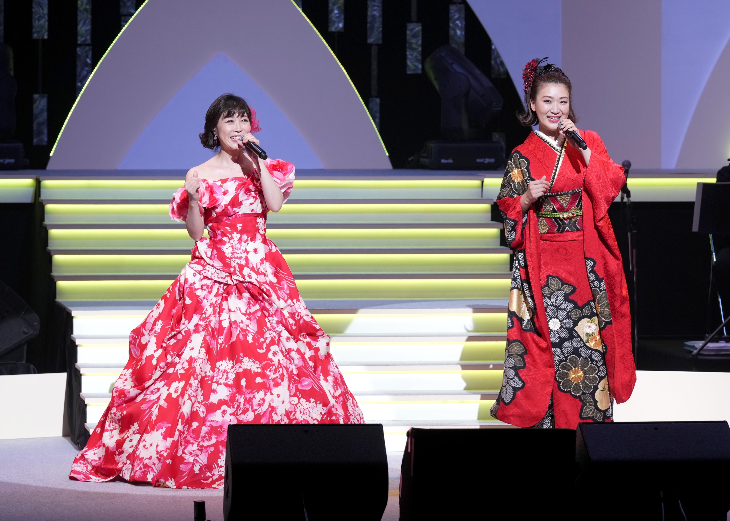 水森かおりと市川由紀乃が初のジョイントコンサートをスタート 京都を皮切りに全国へ 仲良し2人の息もぴったり オトカゼ 音楽の風