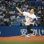 演歌界きっての燕党、真田ナオキが夢の始球式でストレート勝負。「投球は68点。でも、楽しかった」