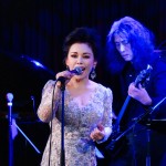 川奈ルミが22周年を祝うディナーショーを開催。「30周年、40周年、50周年…と歌っていく素晴らしい歌手に」と、デヴィ夫人からビデオメッセージも。