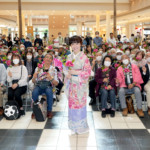 田川寿美が新曲「下田の椿」発売記念イベント。“寿美ちゃんコール”に、「20代になったつもりで歌おうかな」。ファンの手の温もりに喜びも