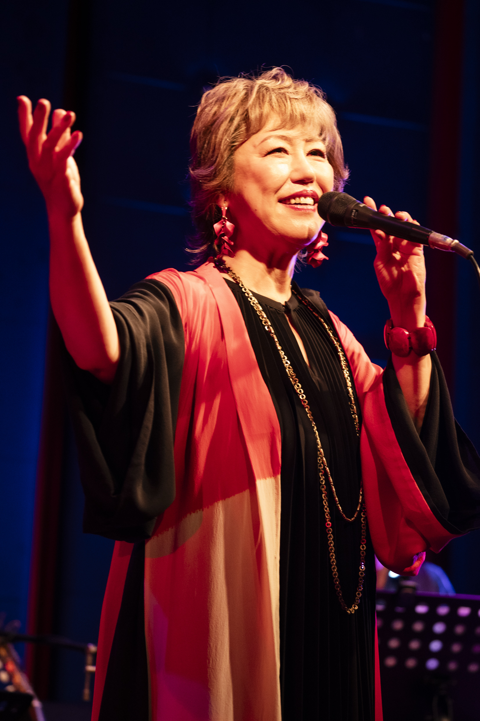 澤田知可子が還暦記念コンサートで感極まる。泣き歌と洋楽カバーで