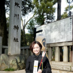 “マジカルボイス” 葉月みなみが「永遠に、二十歳さ」大ヒット ＆ デビュー15周年成功祈願。東京・氷川神社で天下獲りへの決意を新たに！