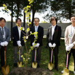 竹島宏が「ふくしまサクラモリ」プロジェクトの能登半島地震復興イベントで桜の記念植樹。「音楽を通して子供たちの幸せな未来のために」