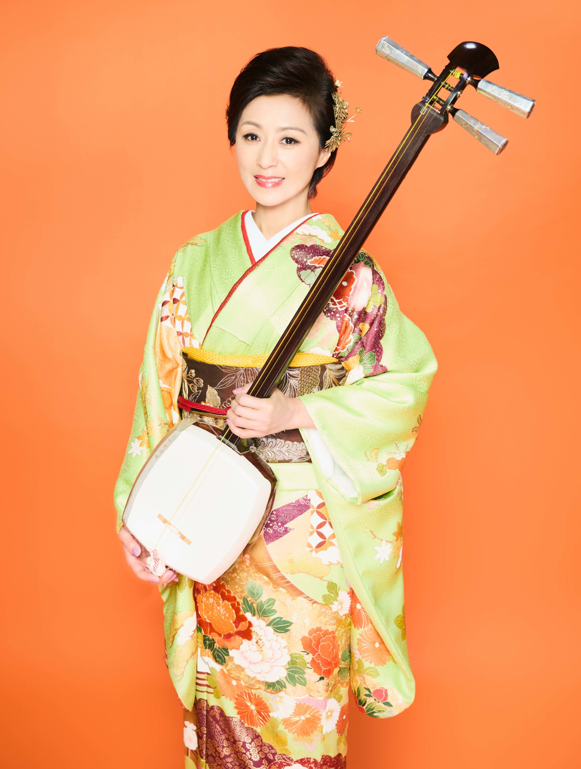 長山洋子 長山洋子が津軽三味線による立ち弾きによる新曲「白神山地」を6月に