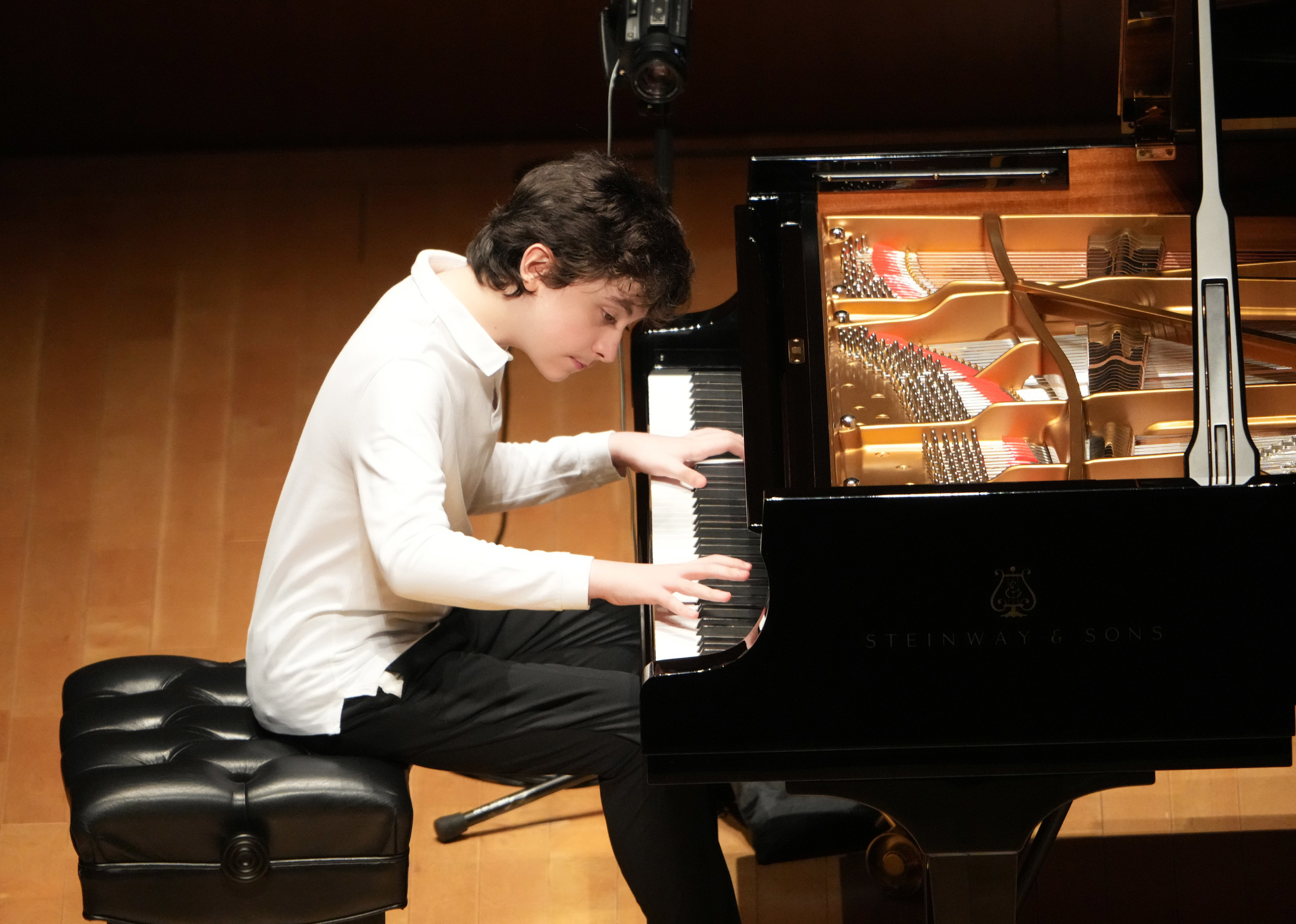 14歳の天才少年ピアニスト、ツォトネ・ゼジニゼが初来日公演。独自の