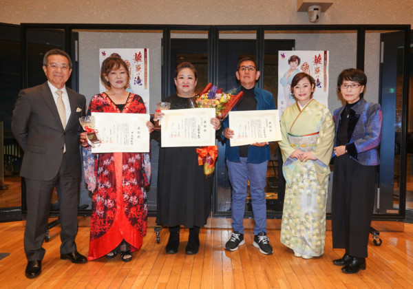 葵かを里、カラオケ大会