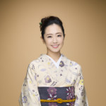 羽山みずき、デビュー10周年に咲いた大輪！ 新曲「お湯割りで」がオリコン1位を獲得！　X’masイブのライブ配信も決定