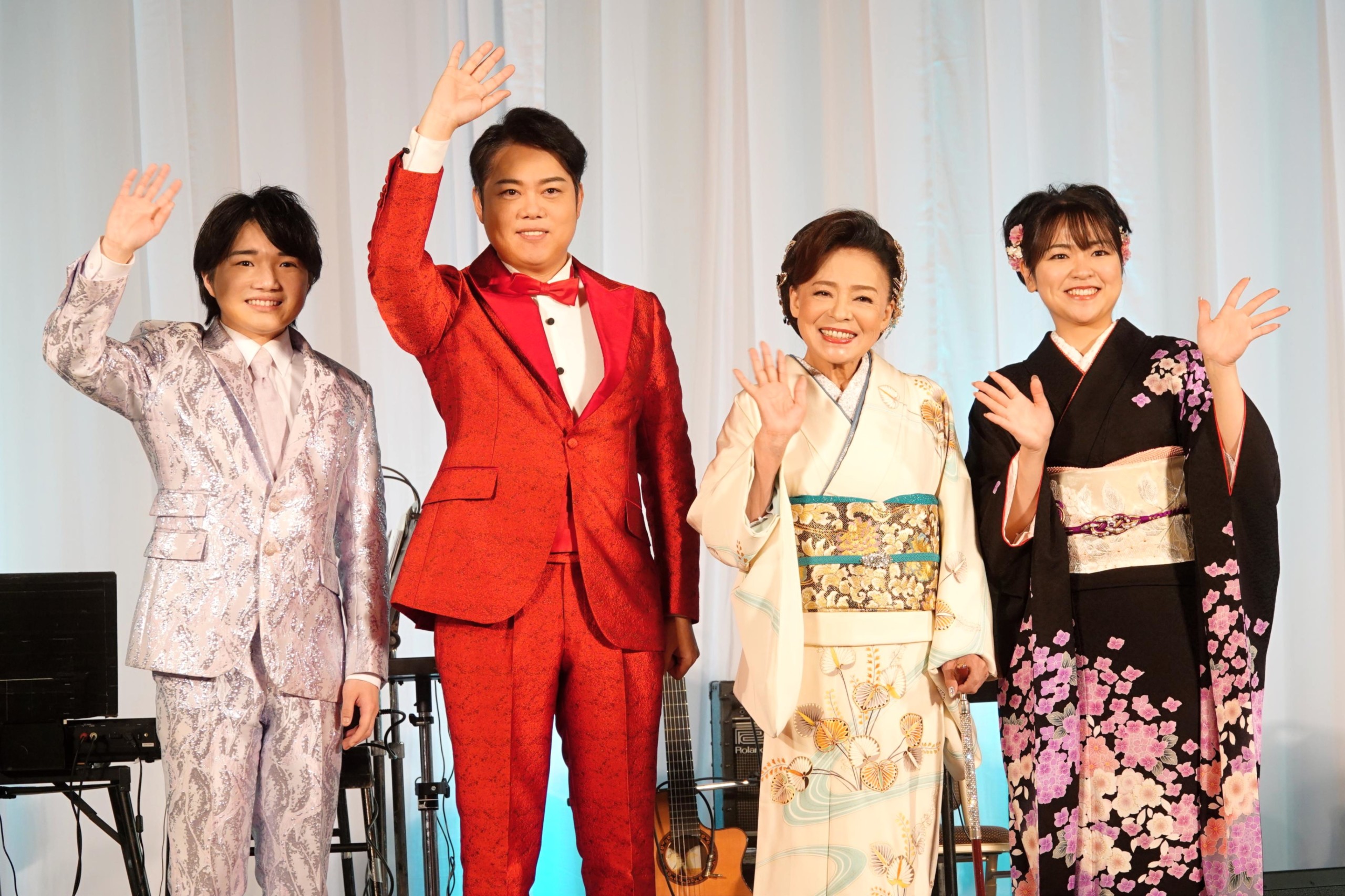 三山ひろし、松前ひろ子、小山雄大、平山花羽