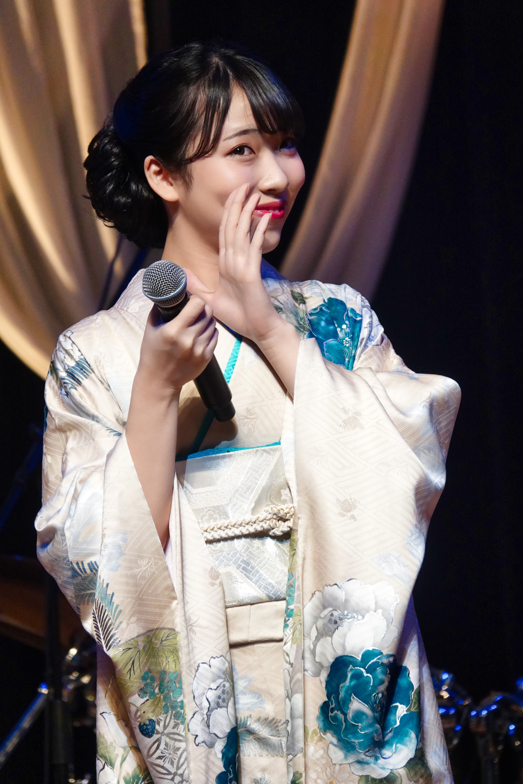 梅谷心愛、テレサ・テンの没後30周年記念チャリティーコンサート