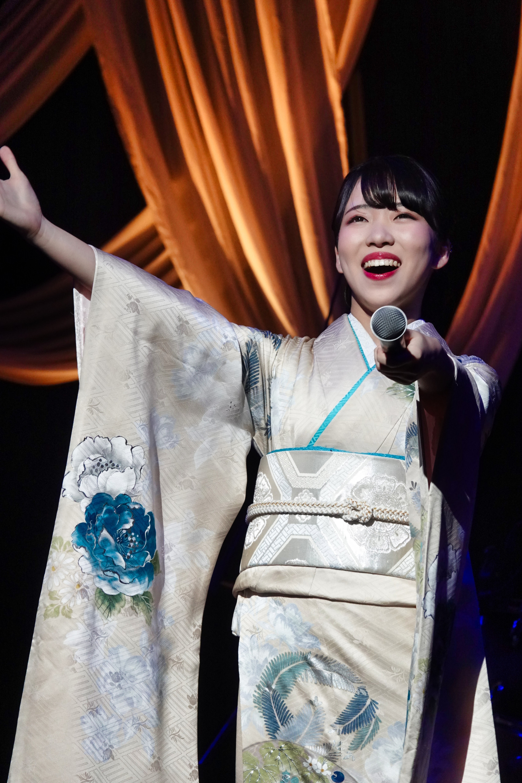 梅谷心愛、テレサ・テンの没後30周年記念チャリティーコンサート