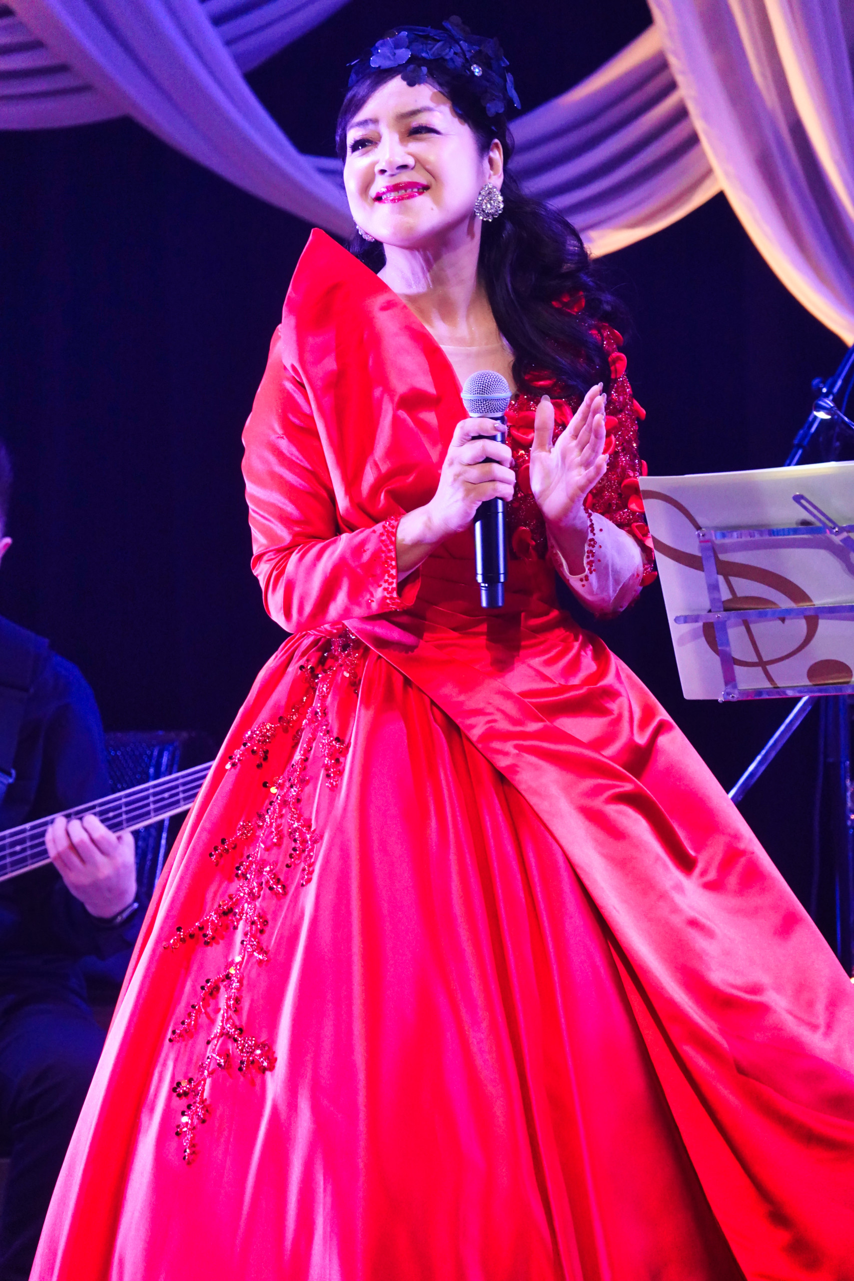 荒木由美子、テレサ・テンの没後30周年記念チャリティーコンサート