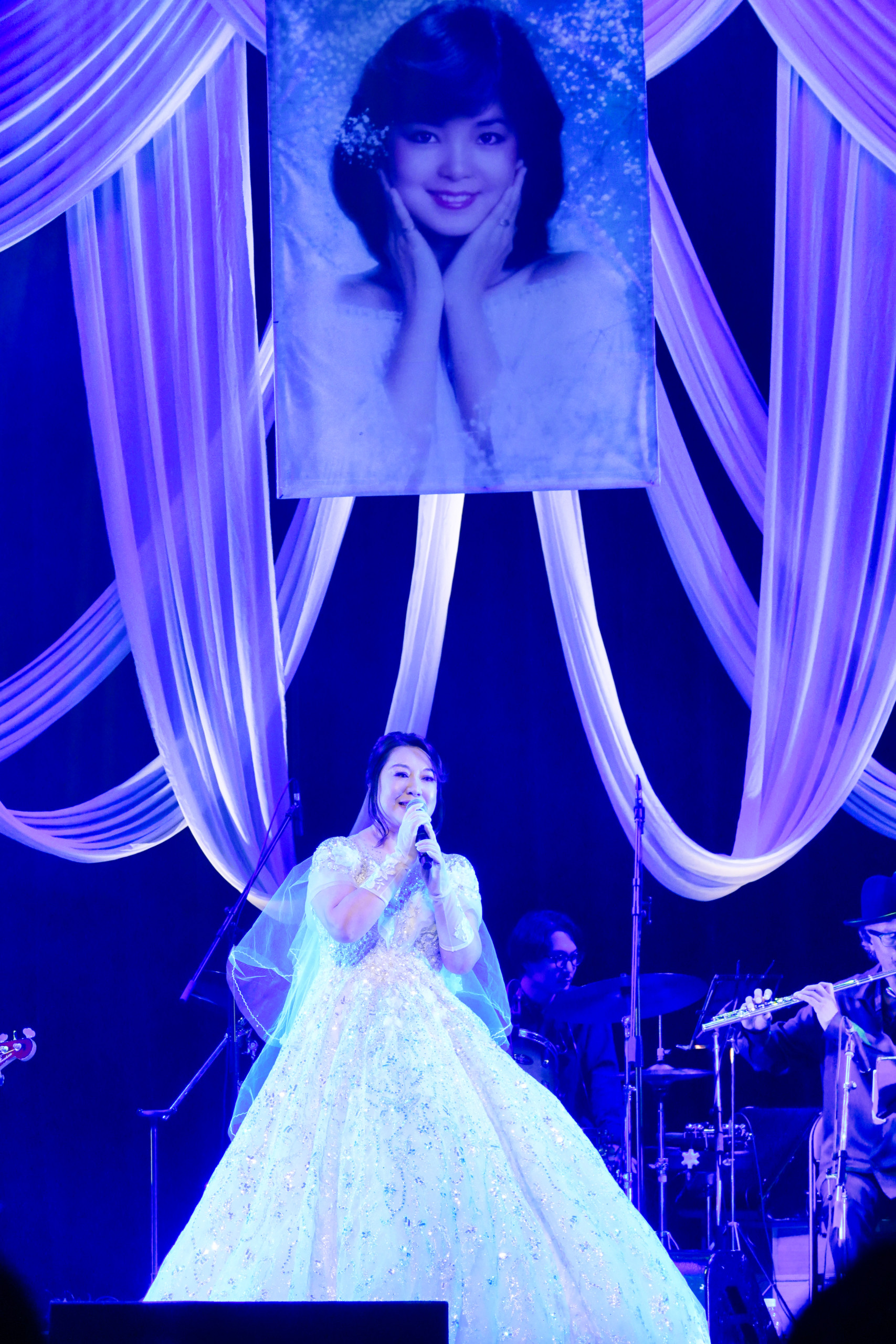 郭静、テレサ・テンの没後30周年記念チャリティーコンサート