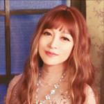 原めぐみがデビュー45周年記念曲「偽りの恋」を発売へ。丸山圭子が大人のシティポップを書き下ろし。「今の私だからこそ表現できる大人の恋の物語です」