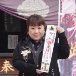 天童よしみ、新曲「旅路」ヒット祈願で“天からのスポットライト”　曇天切り裂く奇跡の光に「大ヒットの予感」