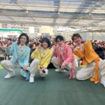 純烈の弟分「モナキ」が初リリイベ！ パステル衣装＆デビュー曲を初披露、プロデューサー酒井一圭の“愛のヤジ”も炸裂