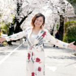 春の陽気と満開の桜に包まれて。葉月みなみが「上北沢町会 桜まつり」で新時代のドラマティック歌謡「終着小樽駅」を生歌唱