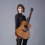 おかゆ、エイプリルフールに新曲「サヨナラ嘘」のリリースを発表！　ナイツ・塙宣之とのデュエット映画主題歌「愛の道草」との両A面シングル